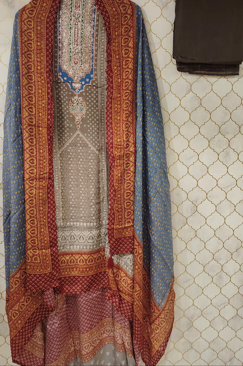 pure printed crepe suit with zari work (4 colours) pure printed crepe suit with zari work (4 colours)