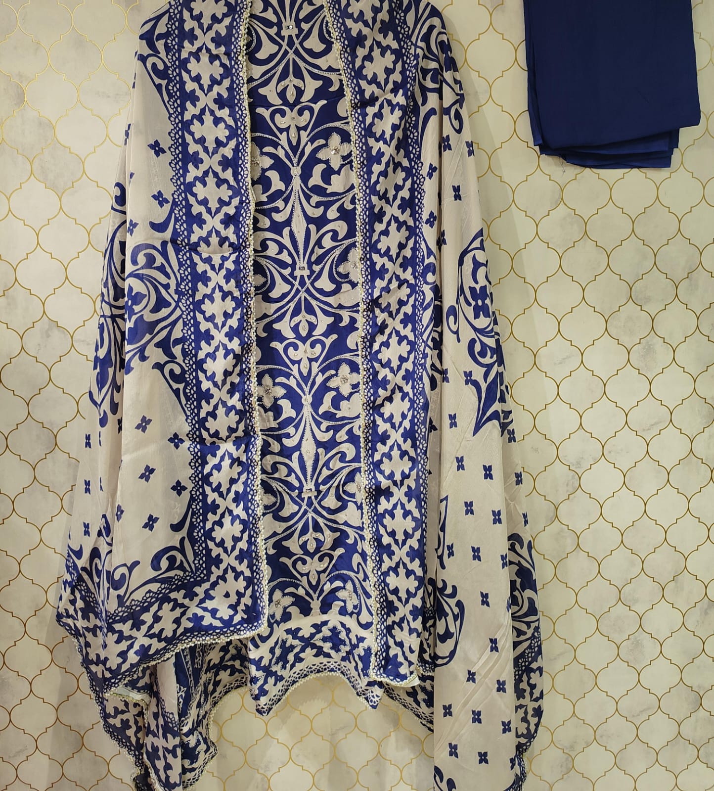 top: pure crepe with prints cut dana and sequence detailing and sisoski (4 colors) top: pure crepe with prints cut dana and sequence detailing and sisoski (4 colors)