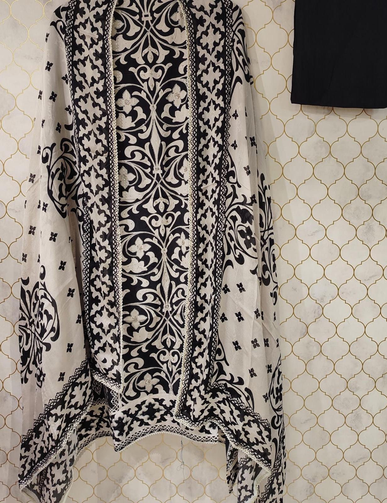 top: pure crepe with prints cut dana and sequence detailing and sisoski (4 colors) top: pure crepe with prints cut dana and sequence detailing and sisoski (4 colors)