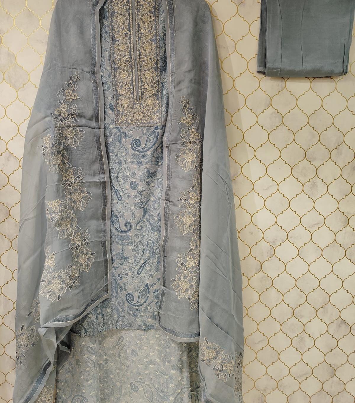 pure printed muslin suit with sequence (2 colors) pure printed muslin suit with sequence (2 colors)
