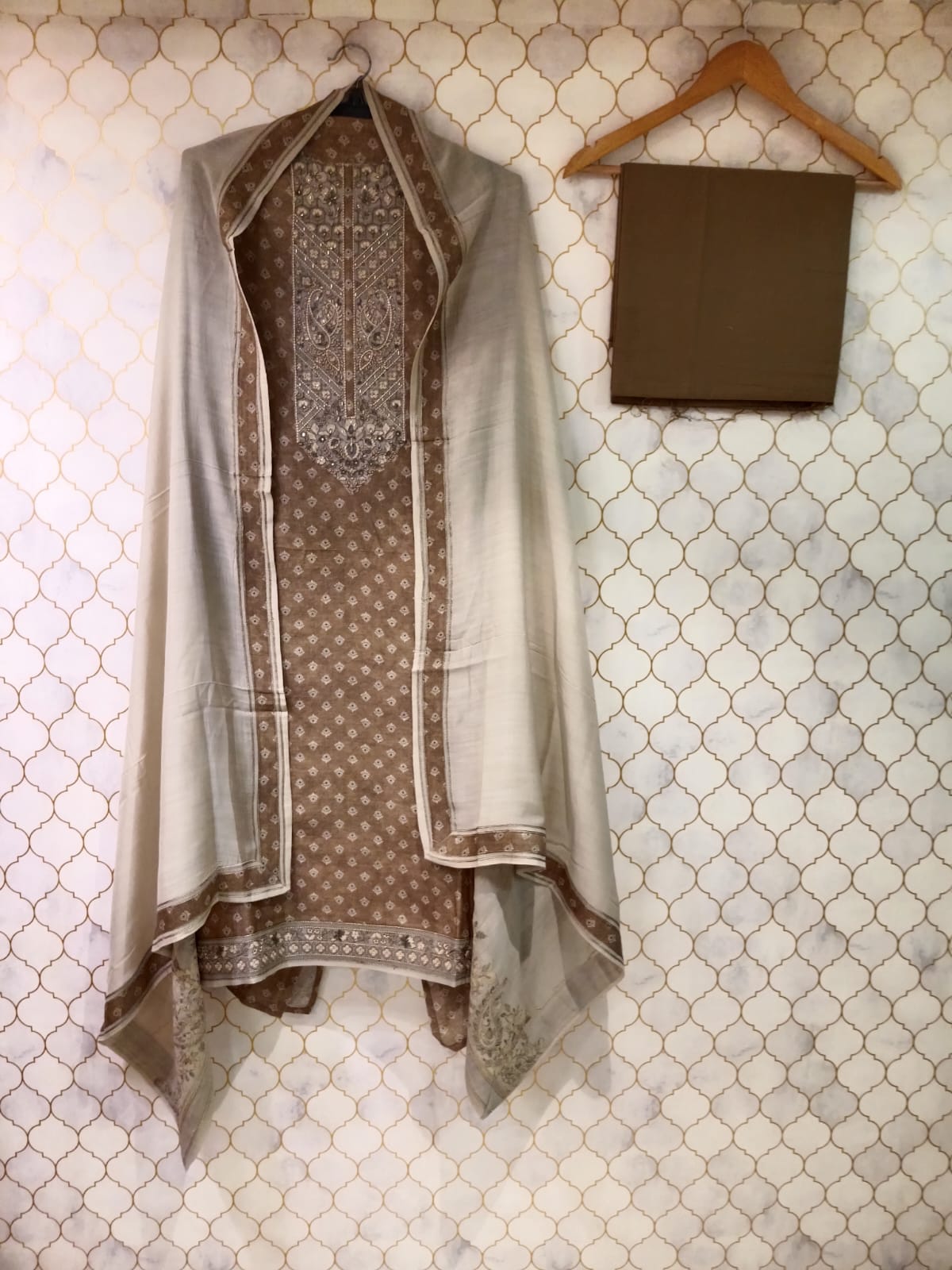 cotton linen suit with embroidery cotton linen suit with embroidery