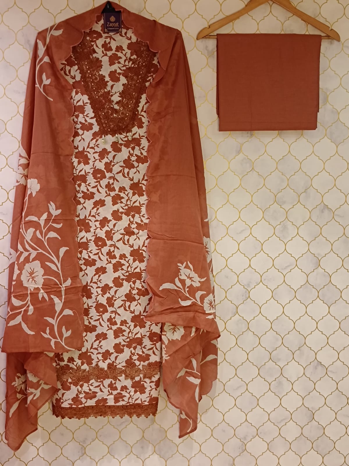 u1046 pure cotton printed lace detailing on neckline also lace given on hemline u1046 pure cotton printed lace detailing on neckline also lace given on hemline