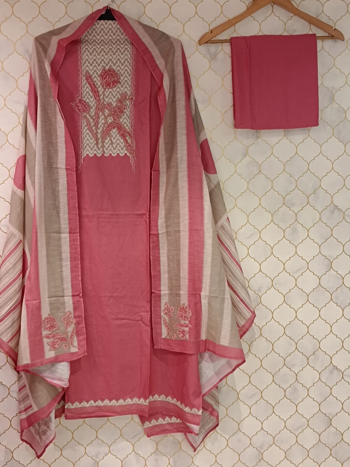 u1049 pure cotton with thread patch work on neckline lace given on hemline u1049 pure cotton with thread patch work on neckline lace given on hemline