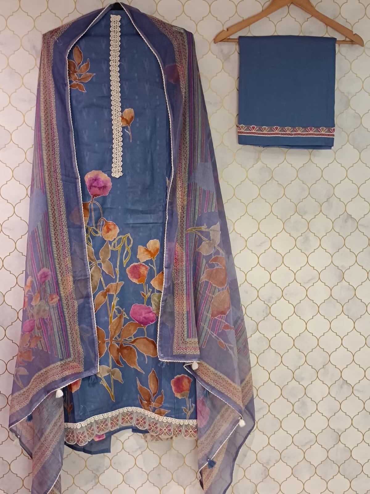 u1050 pure glass cotton with digital printed lace given on neckline and hemline u1050 pure glass cotton with digital printed lace given on neckline and hemline
