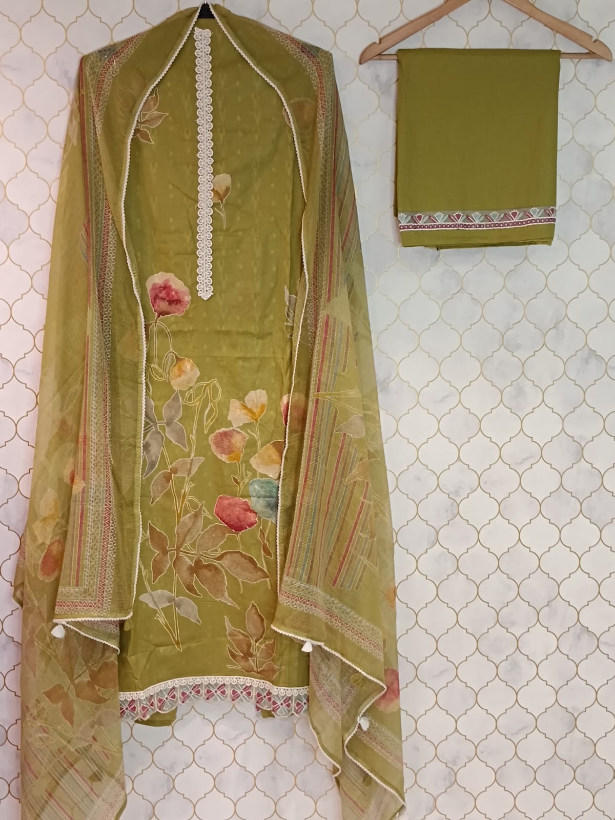 u1050 pure glass cotton with digital printed lace given on neckline and hemline u1050 pure glass cotton with digital printed lace given on neckline and hemline