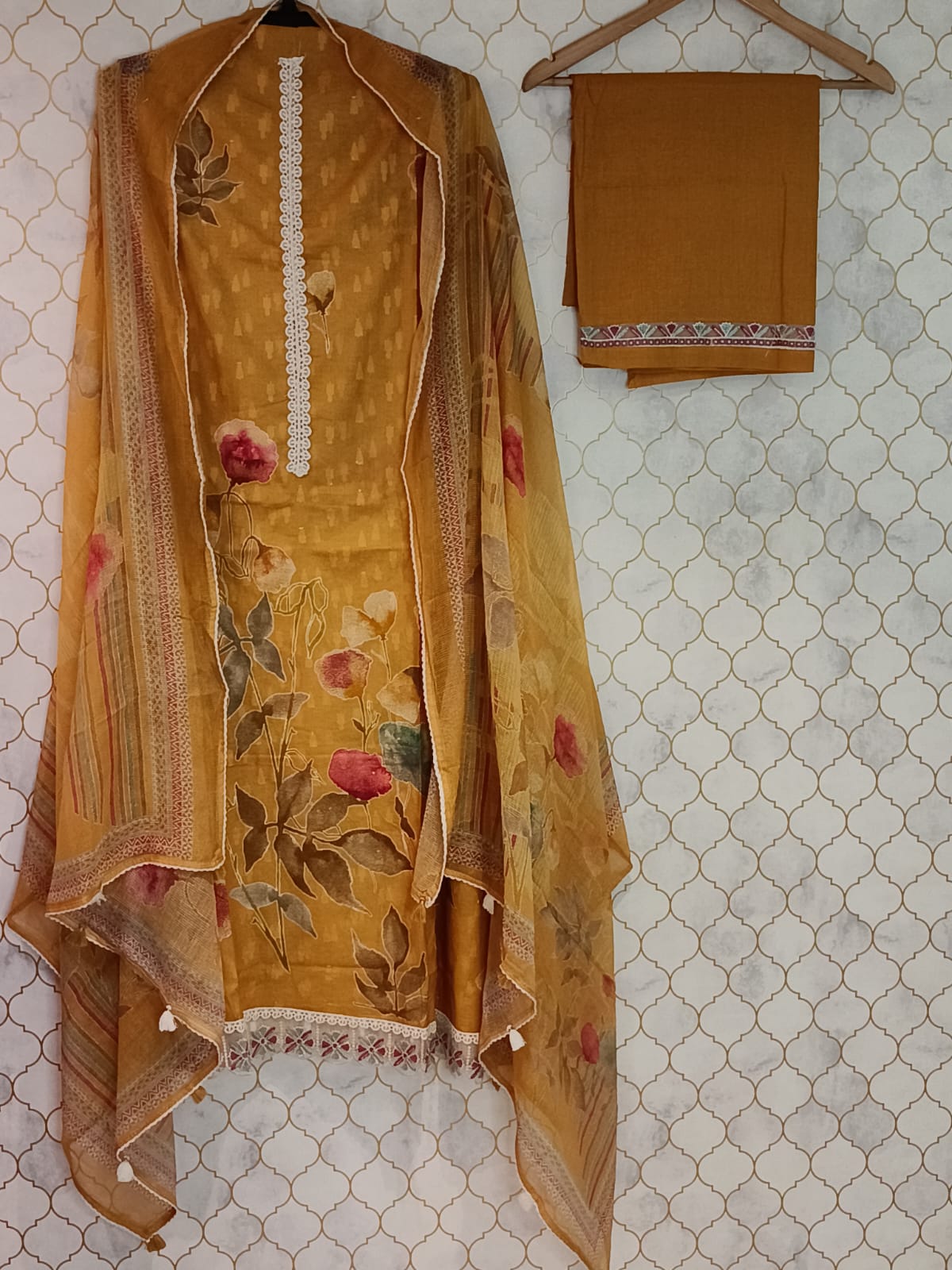 u1050 pure glass cotton with digital printed lace given on neckline and hemline u1050 pure glass cotton with digital printed lace given on neckline and hemline