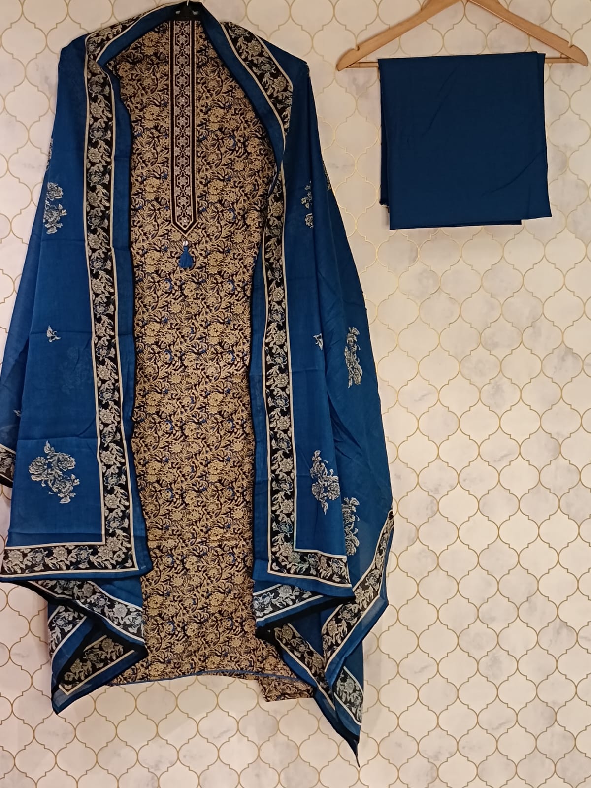u1052 pure thik cotton with hand block printed thread work on neckline lace given on hemline u1052 pure thik cotton with hand block printed thread work on neckline lace given on hemline
