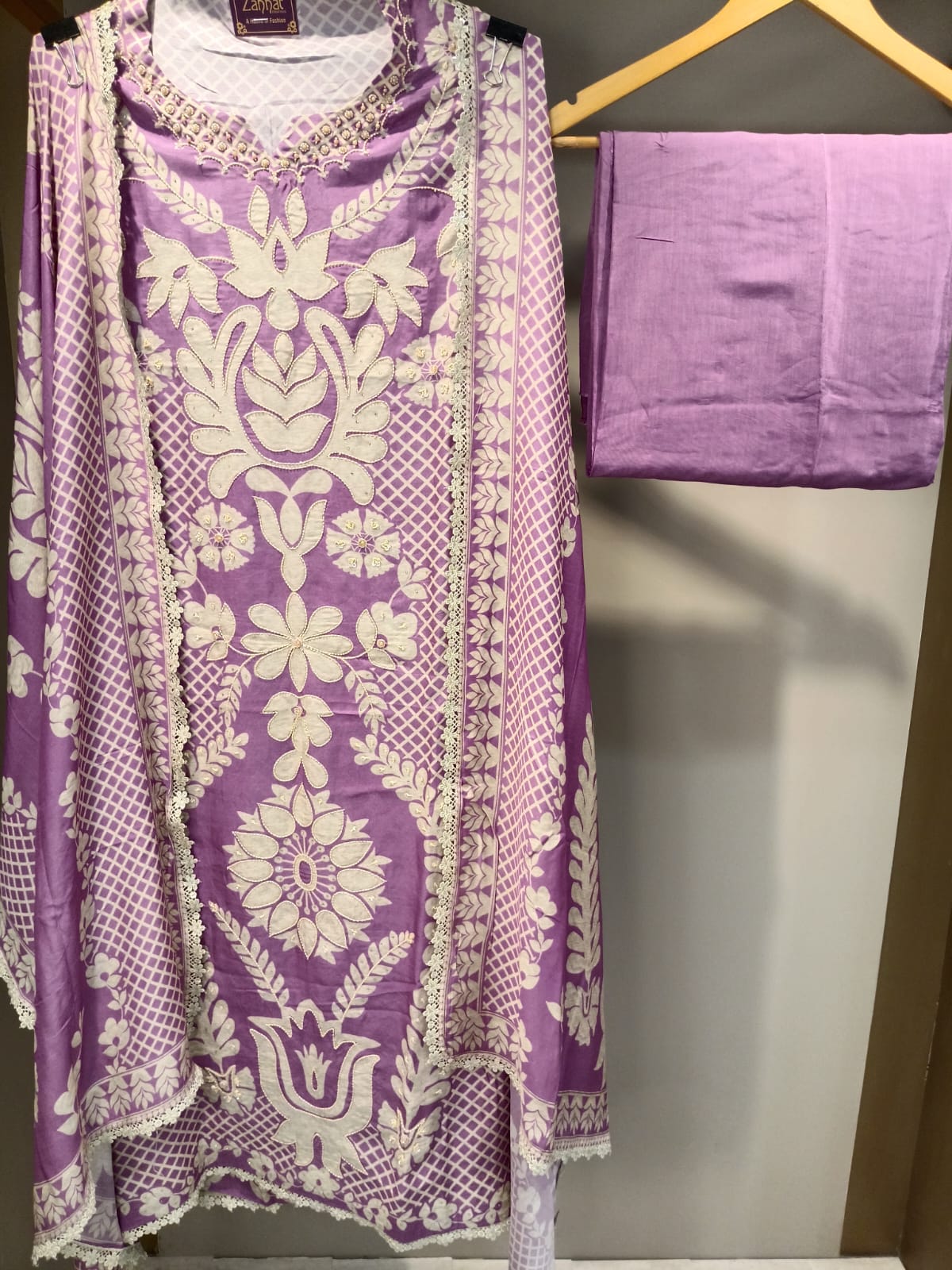 u1135 pure cotton muslin digital prints with cutdana work all over sequence detailing lace given on hemline u1135 pure cotton muslin digital prints with cutdana work all over sequence detailing lace given on hemline